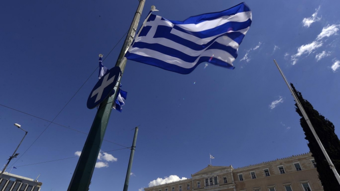 Independent: «Όνειρο θερινής νυκτός» η αναδιάρθρωση του ελληνικού χρέους